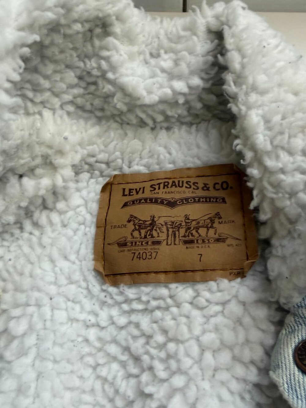 Levi Sherpa-Libed Denim Jacket - Picture 4 of 4